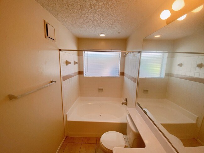 Building Photo - 7900 Bissonnet St