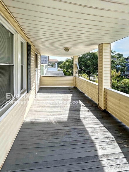 Building Photo - 12701 Benham Ave