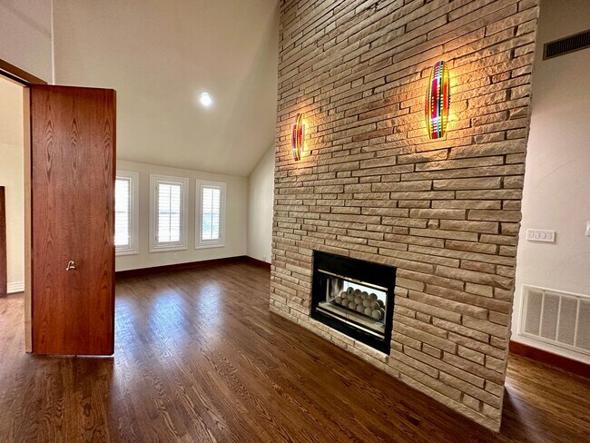 Building Photo - Wonderful newly updated home for rent in t...