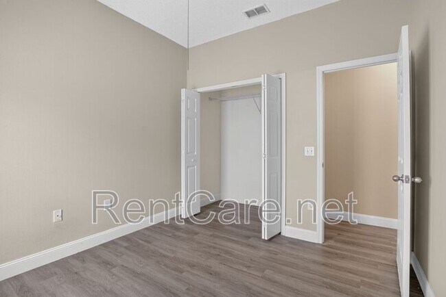 Building Photo - 121 Aurelia Ct