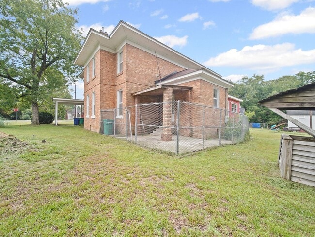 Building Photo - 4 Bedroom/2 Bath Home for Rent