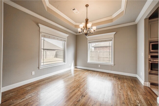 Building Photo - 6101 W Woodbine Dr