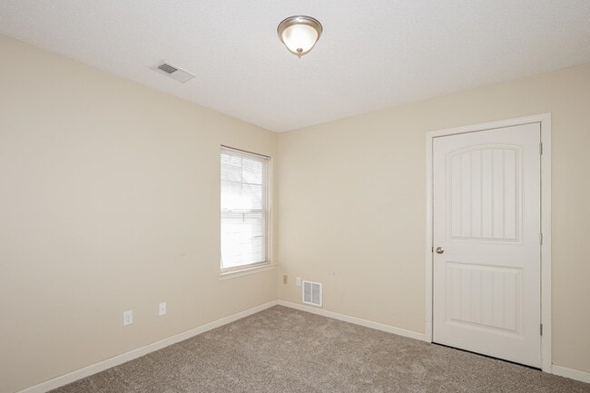 Building Photo - 7399 Brentlawn Dr