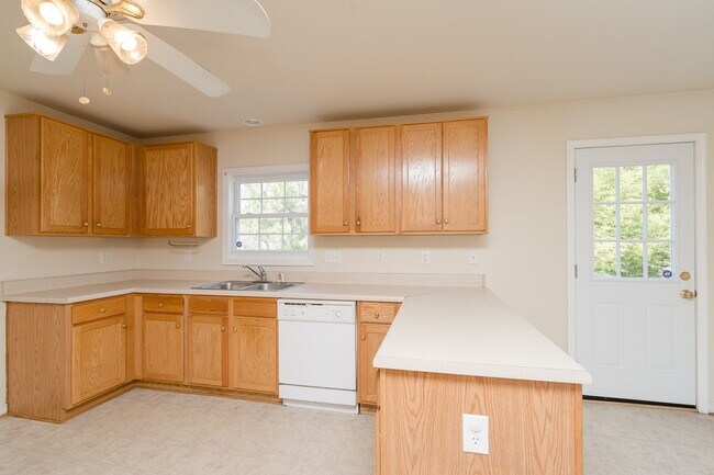 Building Photo - 3BR/2.5BA Home in Lakeside — Minutes to Bryan Park — $2,295/mo!