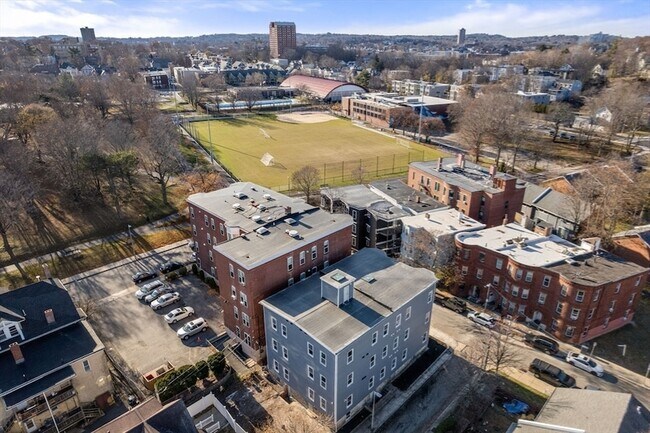 Building Photo - 120 Regent St