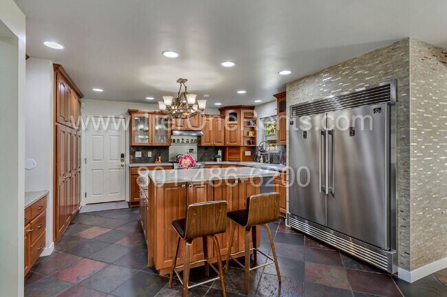 Building Photo - This property offers a NO DEPOSIT option a...