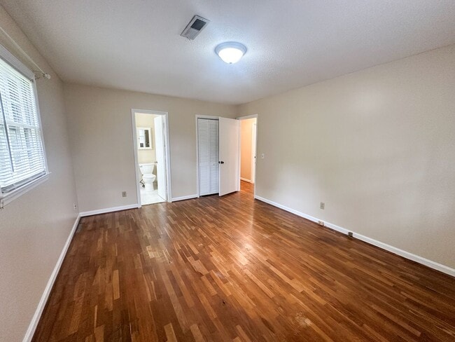 Building Photo - Beautiful Waterfront 4-Bedroom Home in Pirates Cove!