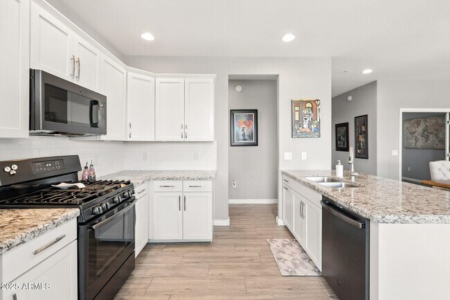 Building Photo - 2425 W Bronco Butte Trl