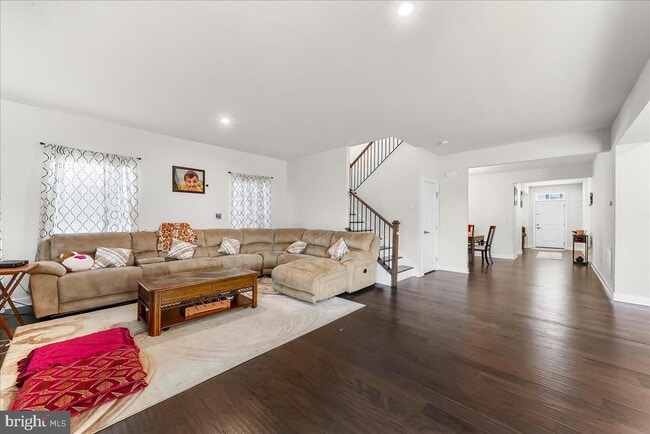 Building Photo - 305 Goodwick Dr