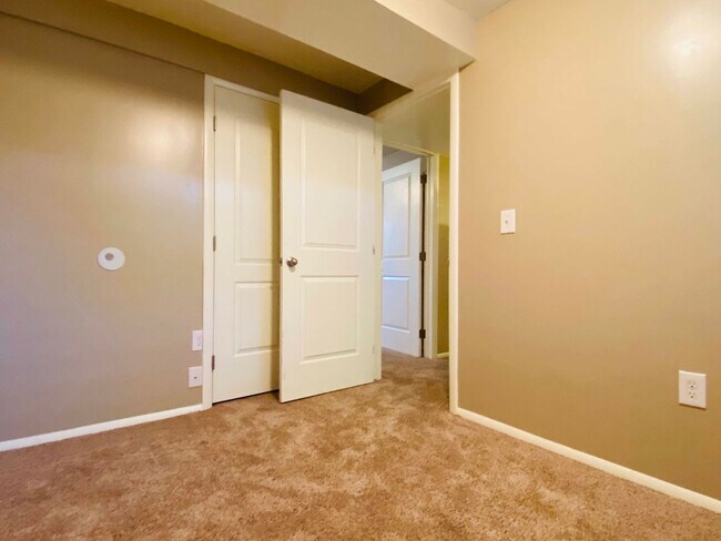 Building Photo - 3025 Little Cottonwood Rd