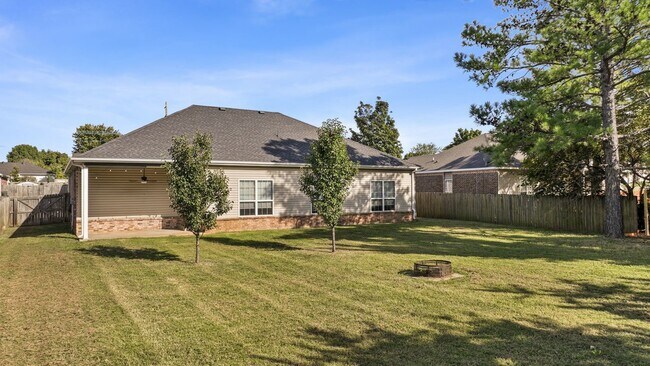 Building Photo - "Beautiful 3-Bedroom Haven with Fireplace ...