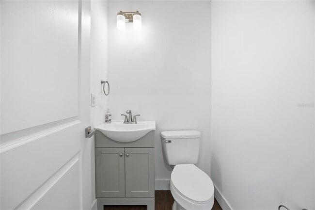 Building Photo - 100 N Dewey St