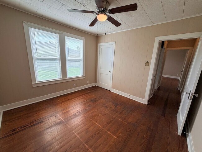 Building Photo - Spacious 4BR Downtown Lake Charles Home - Full of Character
