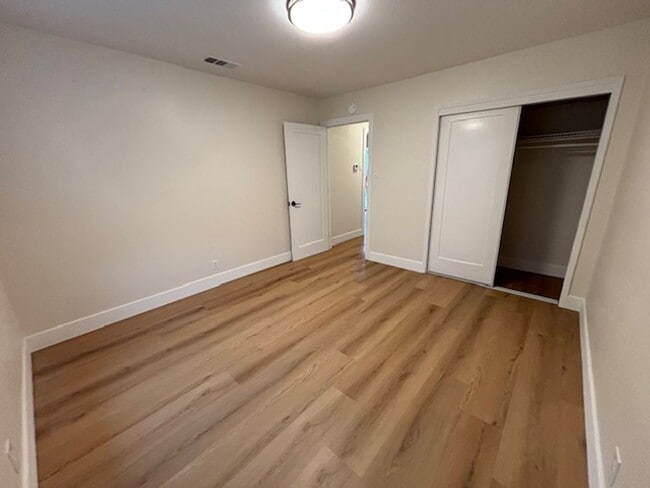 Building Photo - Beautiful newly renovated home