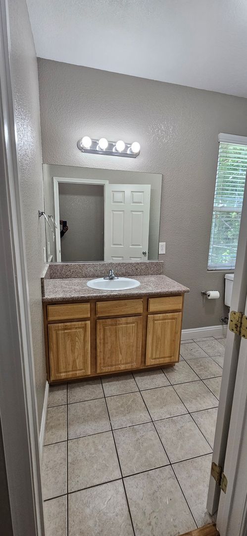 Building Photo - G Street 6 Plex