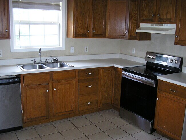 Building Photo - 502 Clark St