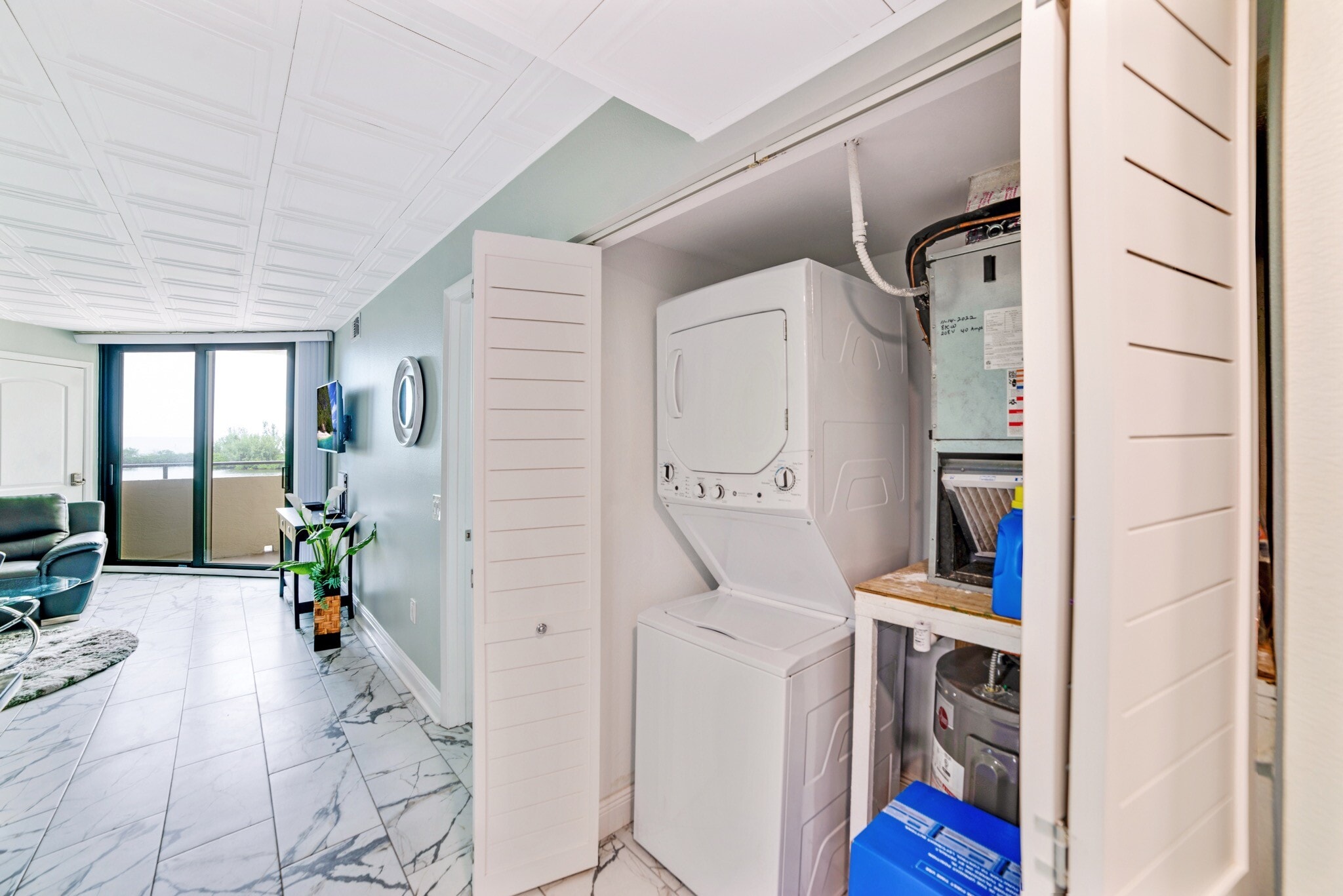 Building Photo - 5915 Sea Ranch Dr