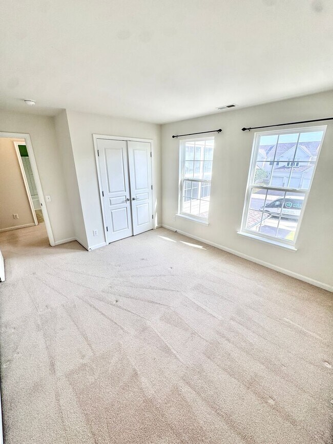 Building Photo - THREE BEDROOM/2.5 BATH TOWNHOME located in PARKLAND School District!