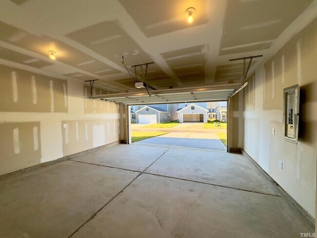 Building Photo - 321 Natsam Wds Wy