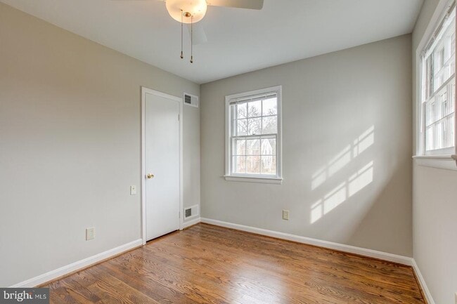 Building Photo - 8414 W Boulevard Dr