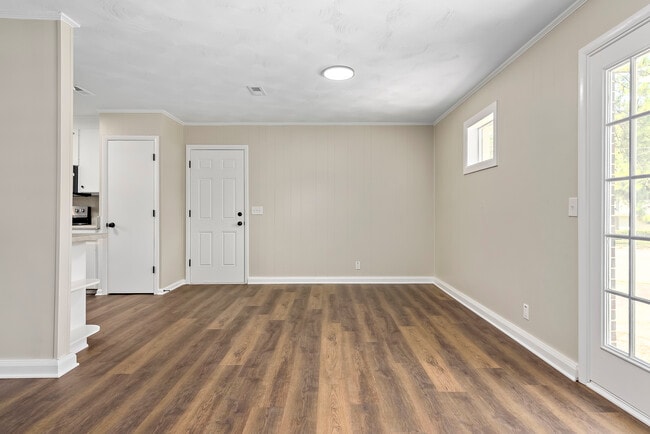 Building Photo - 201 Roberts St