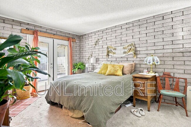 Building Photo - 1811 N Meadow Lark Dr