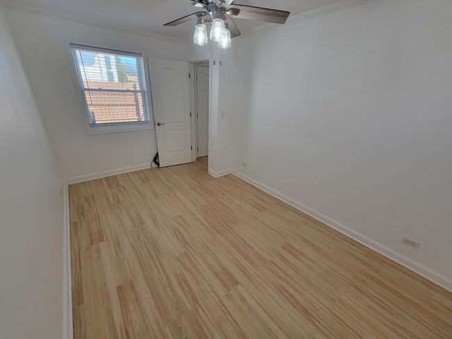 Building Photo - 6222 W Addison St