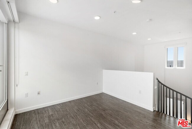 Building Photo - 5750 Hollywood Blvd