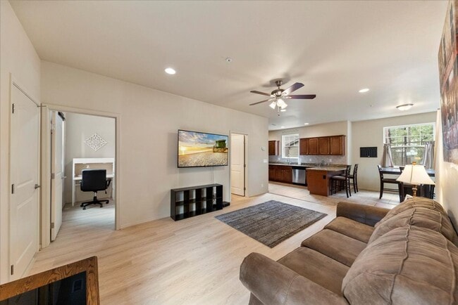 Building Photo - Railroad Springs Townhome for Rent!