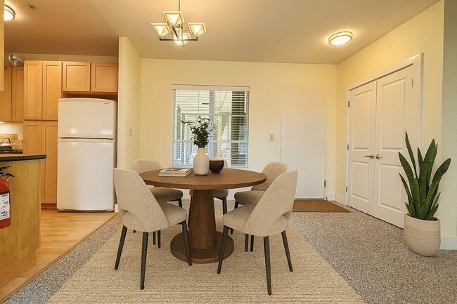 Building Photo - Stylish Uptown Condo in Prime Location