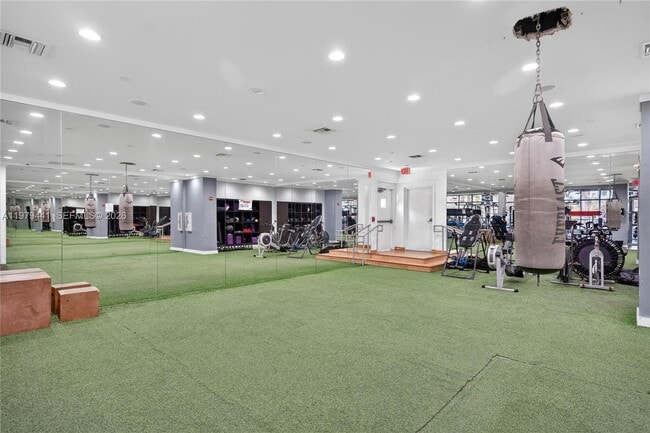 Building Photo - 1000 West Ave