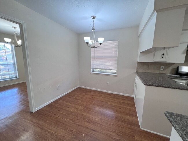 Building Photo - 4 Bedroom 2 Bathroom in Northwest Houston ...