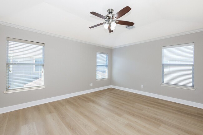 Building Photo - 16021 Summerville Lake Dr