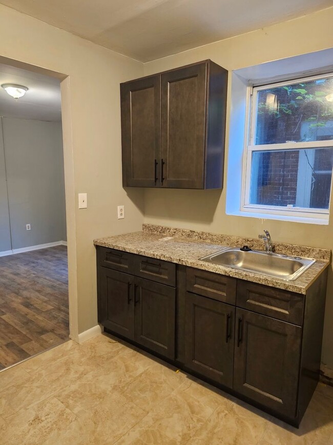 Building Photo - Remodeled Unit - Kingsessing