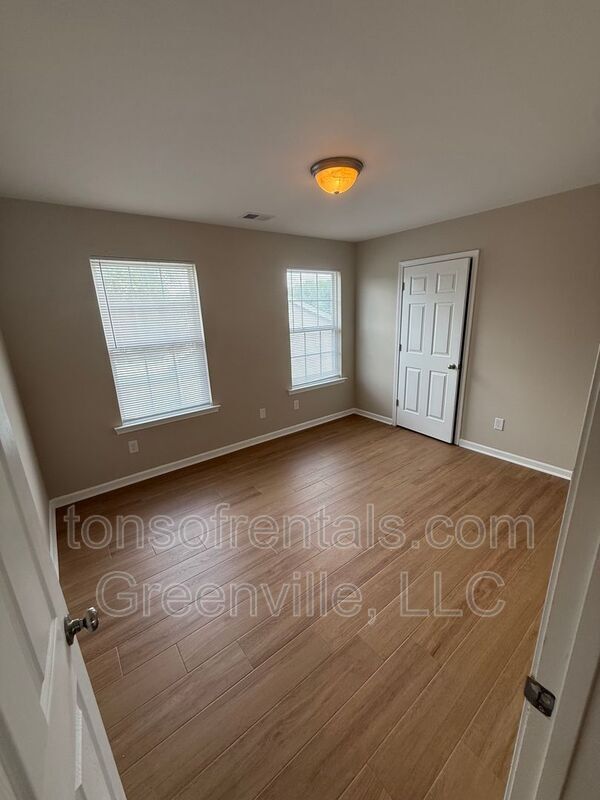 Building Photo - 151 Bellweather Dr