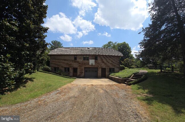 Building Photo - 5412 River Rd
