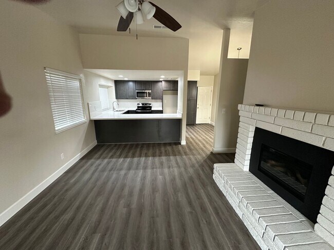 Building Photo - Remodeled 3 Bedroom!