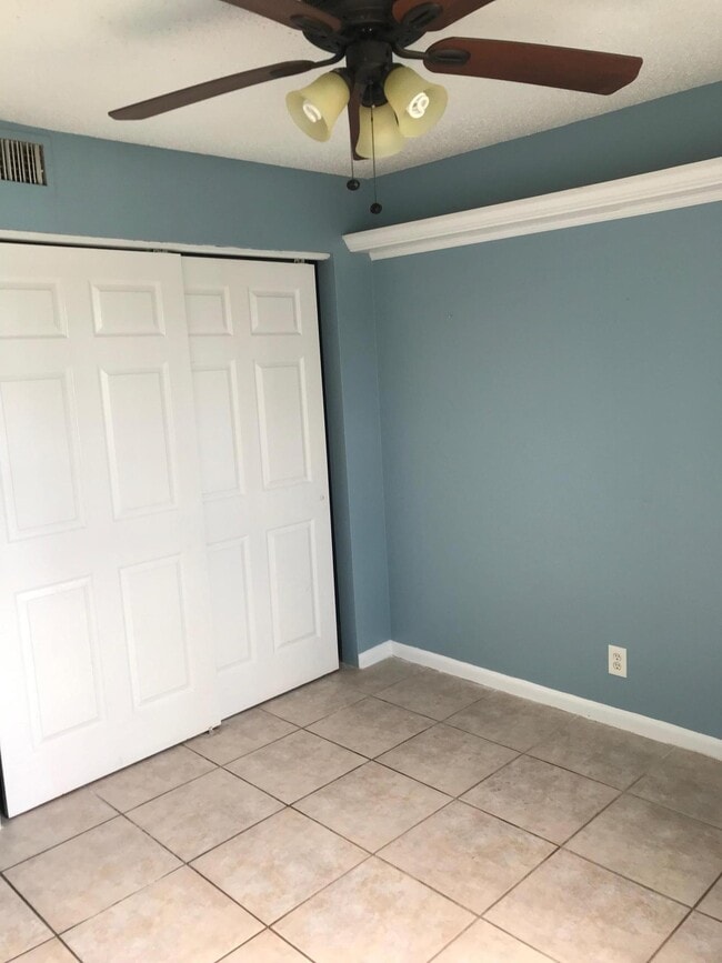 Building Photo - 1830 Abbey Rd