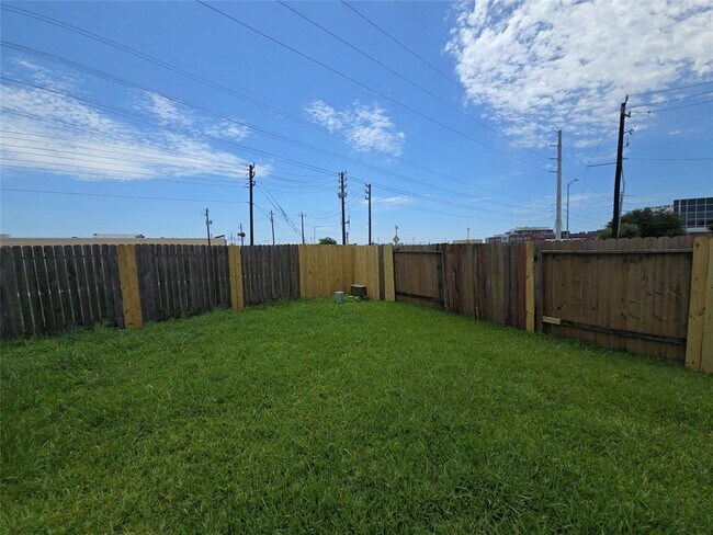 Building Photo - 1306 Squire Dr