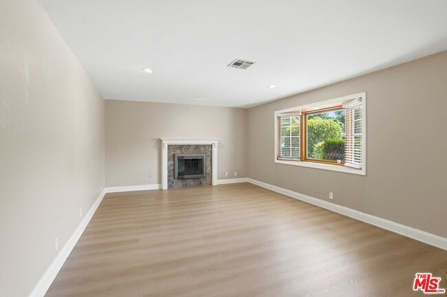 Building Photo - 6646 Franrivers Ave