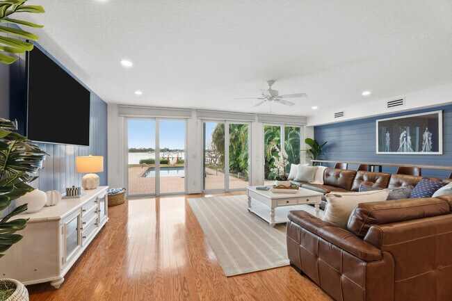 Building Photo - 114 S Lake Dr