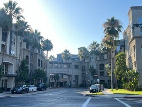 Building Photo - Spacious 2 Bedroom Avenue One Home, Available Now!