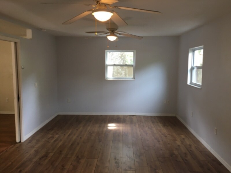 Building Photo - 15177 Oak Ln