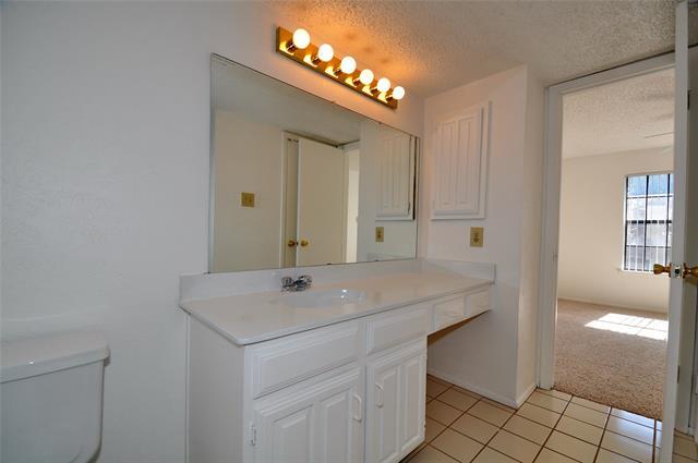 Building Photo - 2610 Lakehill Ln