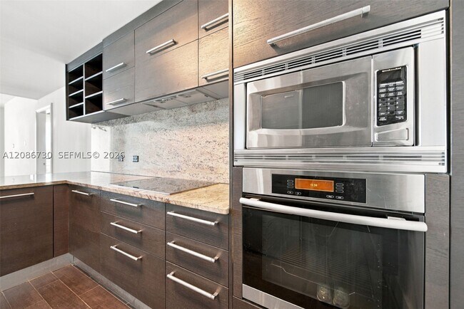 Building Photo - 900 Biscayne Blvd
