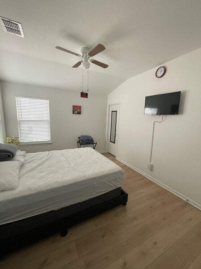 Building Photo - 10829 Emerick St