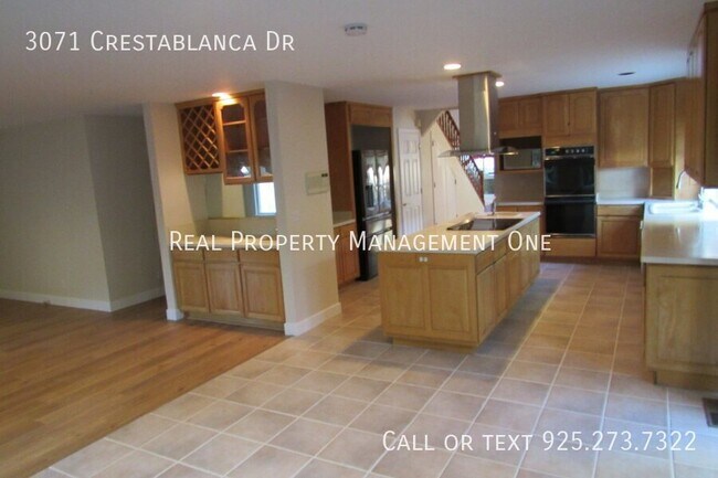 Building Photo - 3071 Crestablanca Dr
