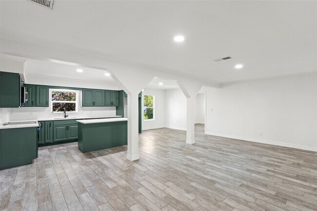 Building Photo - 5425 Jeffrey St