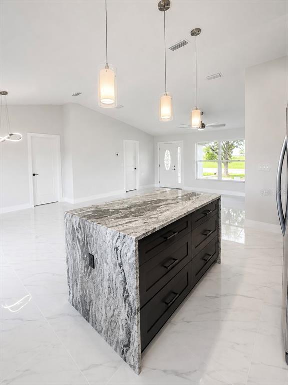 Building Photo - 7016 Golf Club Dr