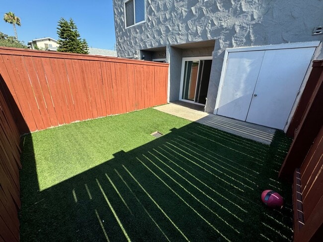 Building Photo - Galleria  Town Homes 2 Bedroom 1.5 Bath in...